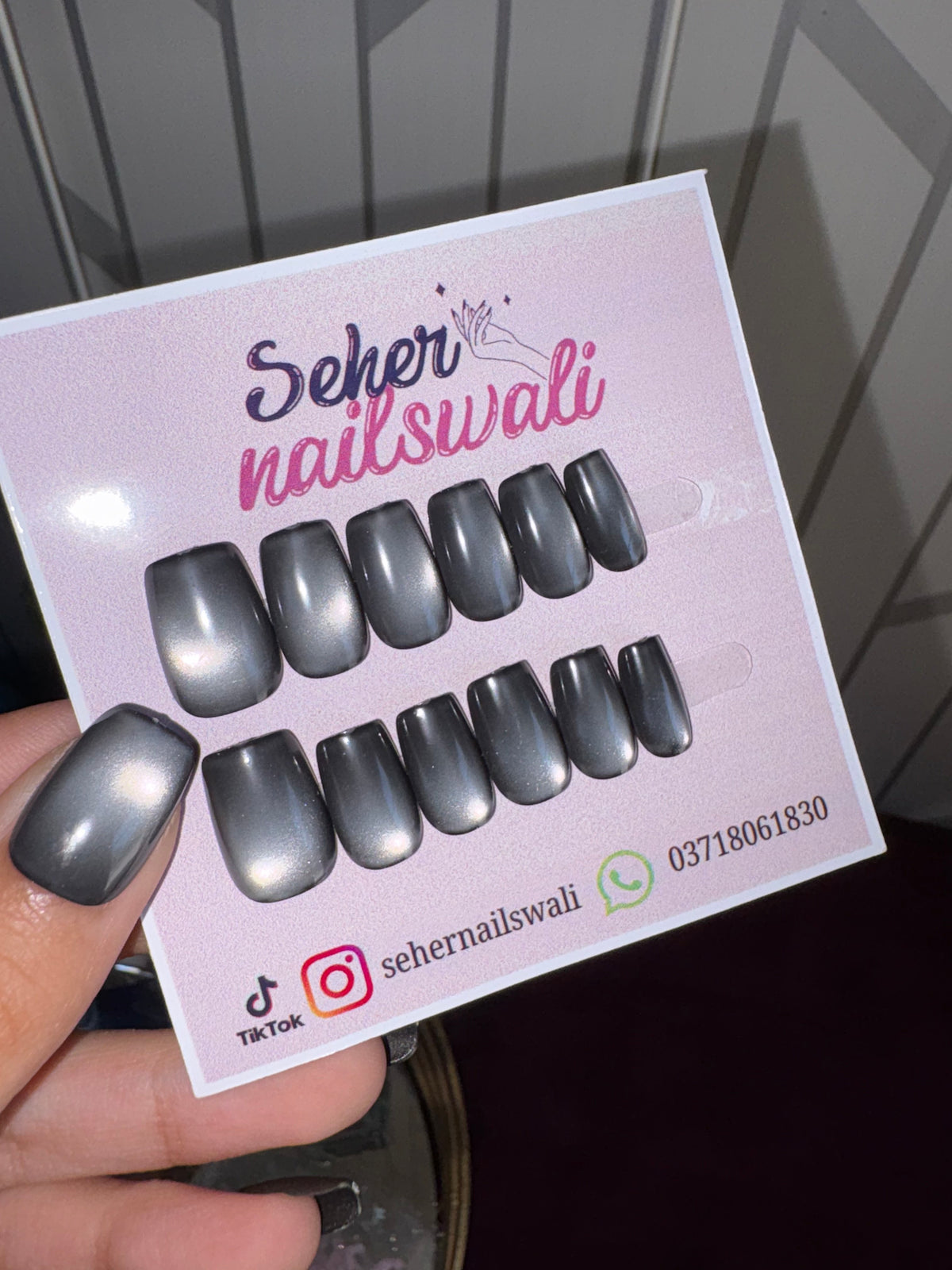 Black Cat Eye Press-On Nails | Short Square Black Magnetic Effect Nails